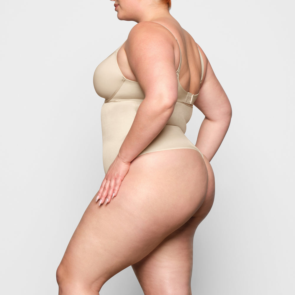 Skims BARELY THERE HIGH WAIST Thong Bruin | 45LTOVJCY