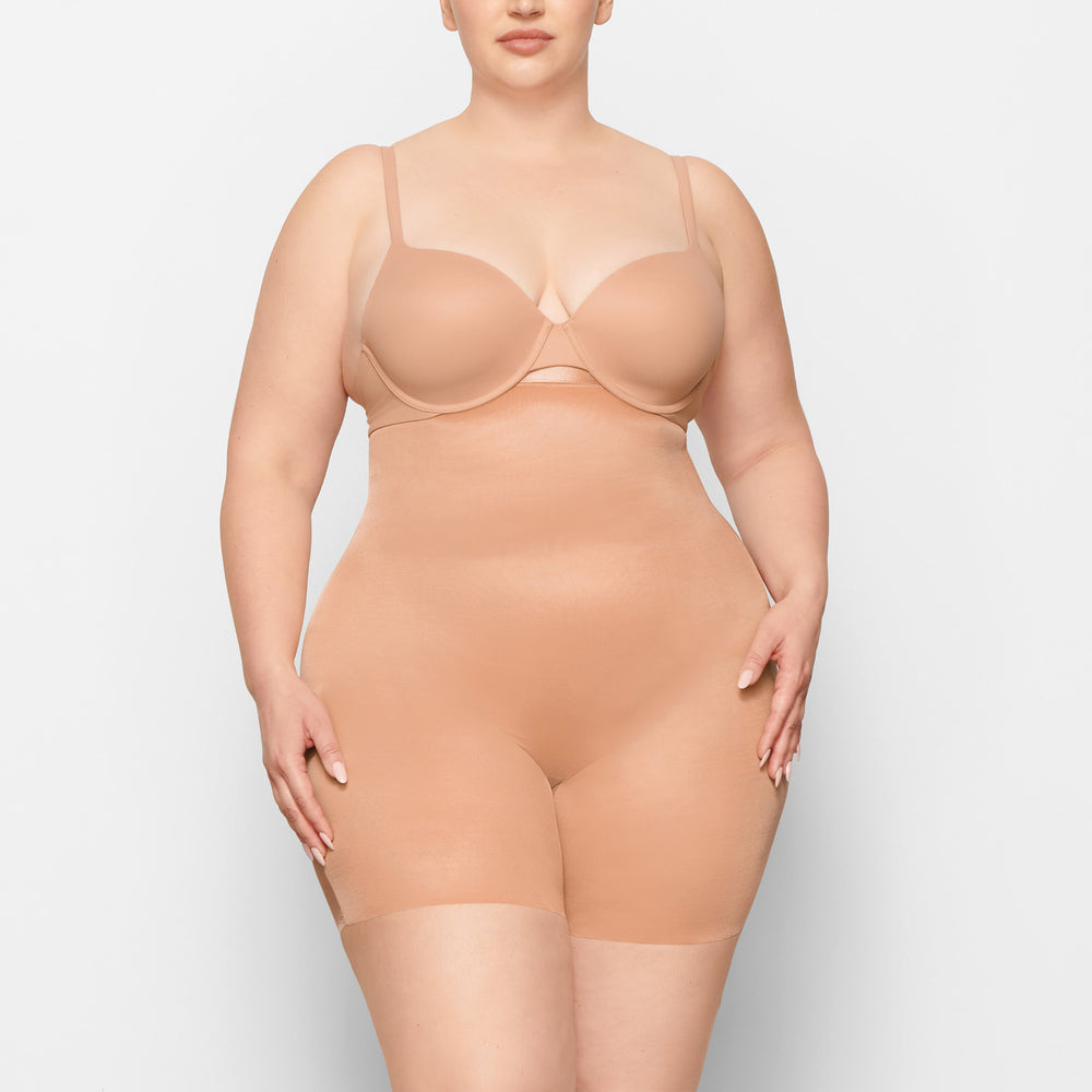 Skims BARELY THERE MID THIGH Korte Broek Beige | 14BAYDGTJ