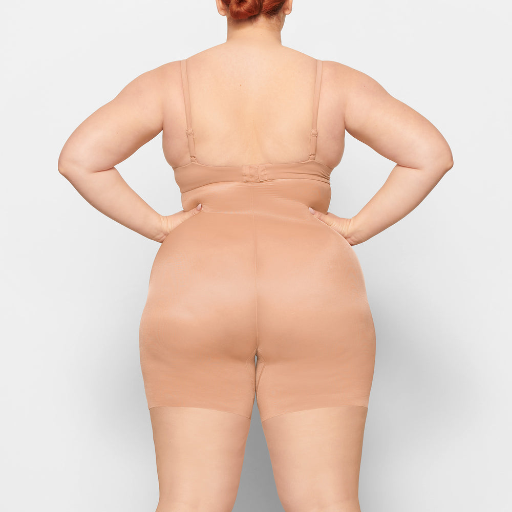 Skims BARELY THERE MID THIGH Korte Broek Beige | 14BAYDGTJ