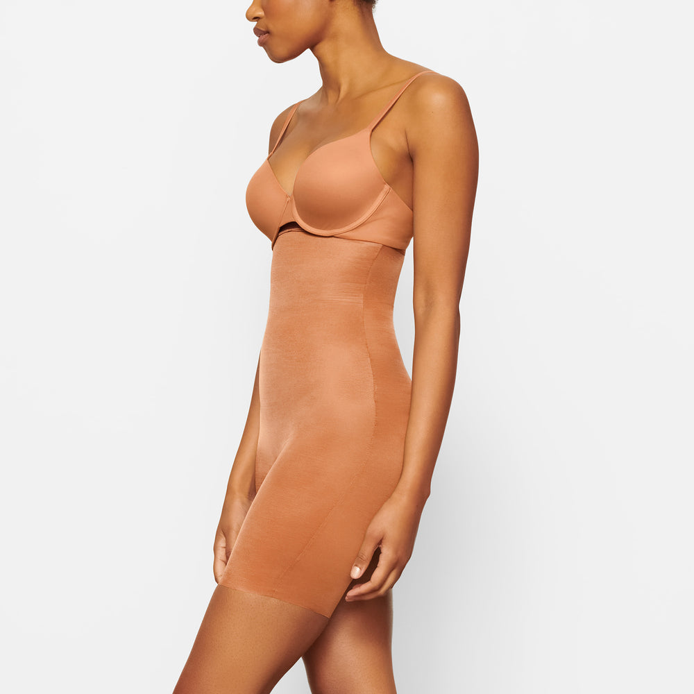 Skims BARELY THERE MID THIGH Korte Broek Abrikoos | 67JKVOBSH