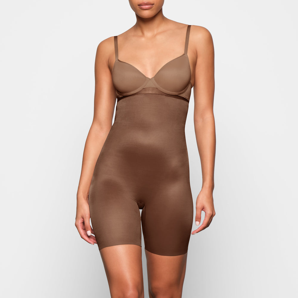 Skims BARELY THERE MID THIGH Korte Broek Bruin | 92QRYCIWA
