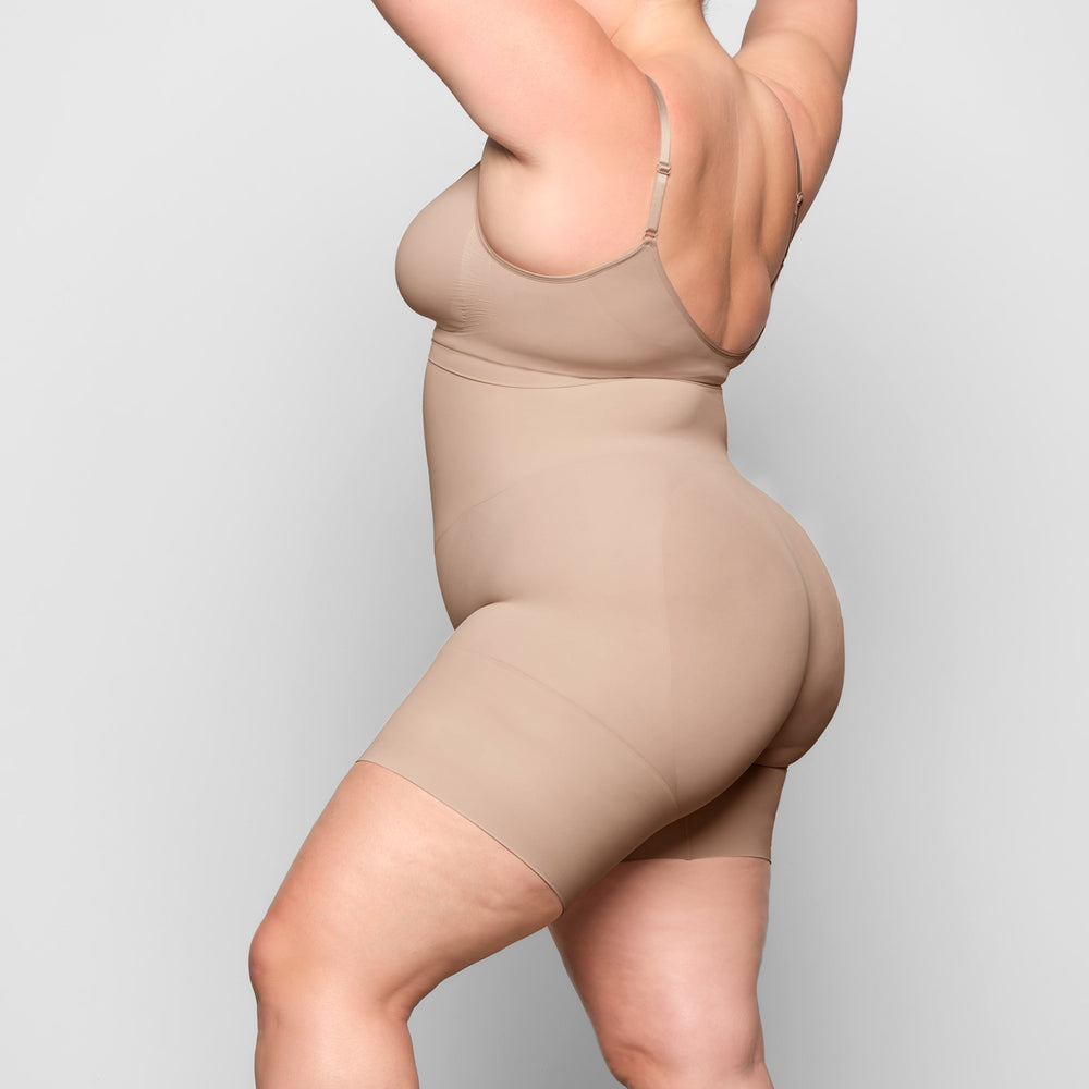 Skims BUTT ENHANCING Korte Broek Beige | 26HVIOKYA