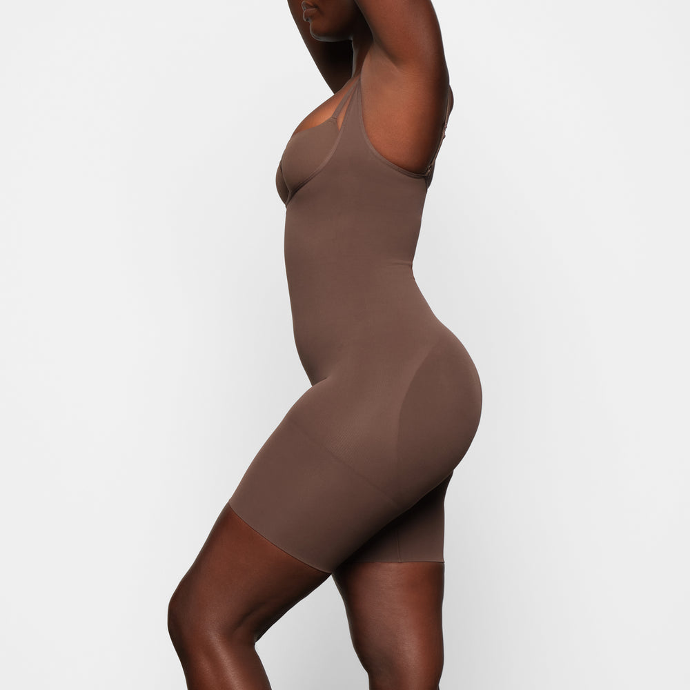Skims BUTT ENHANCING Open Bust Bodysuit Abrikoos | 17RLCBUAX