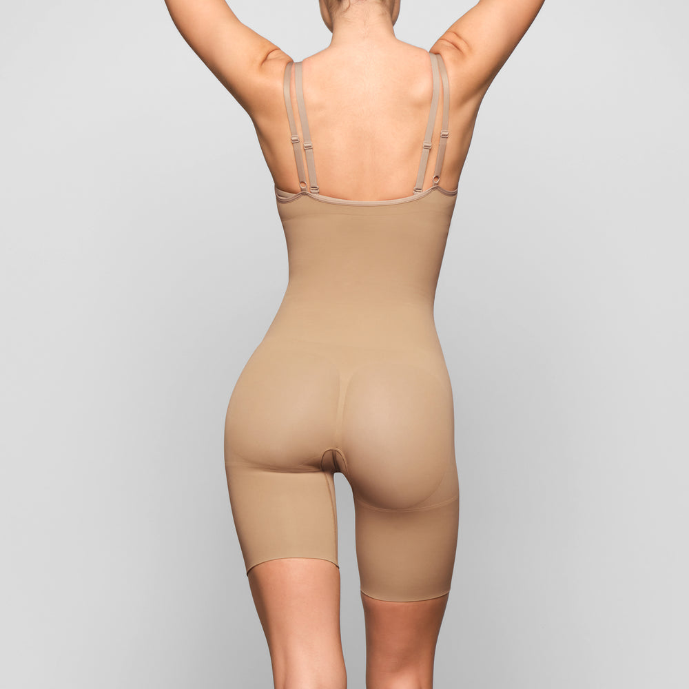 Skims BUTT ENHANCING Open Bust Bodysuit Beige | 18PRJIYZQ