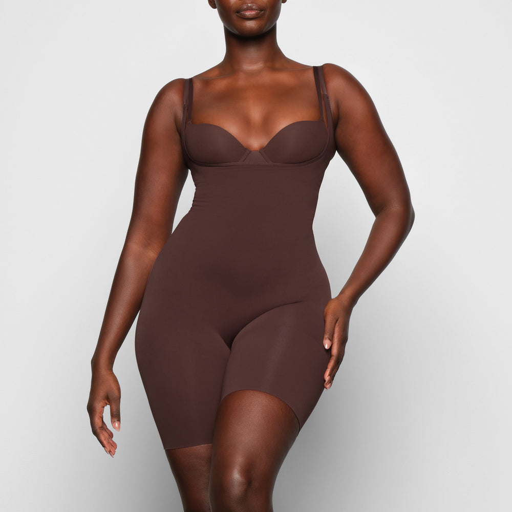 Skims BUTT ENHANCING Open Bust Bodysuit Chocola | 32MSHLVRD