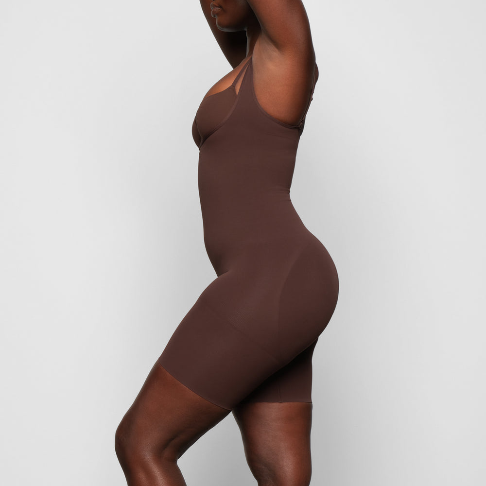 Skims BUTT ENHANCING Open Bust Bodysuit Chocola | 32MSHLVRD