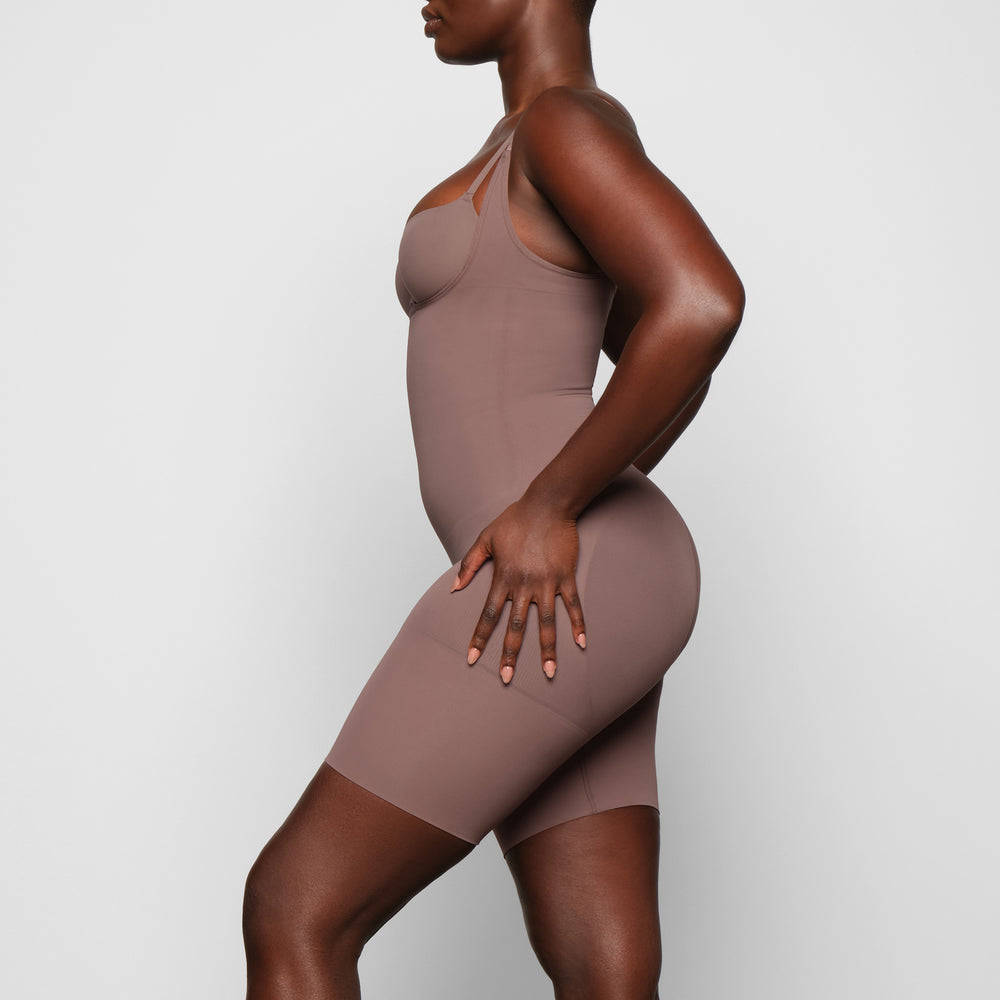 Skims BUTT ENHANCING Open Bust Bodysuit Bruin | 72WDYZQAU