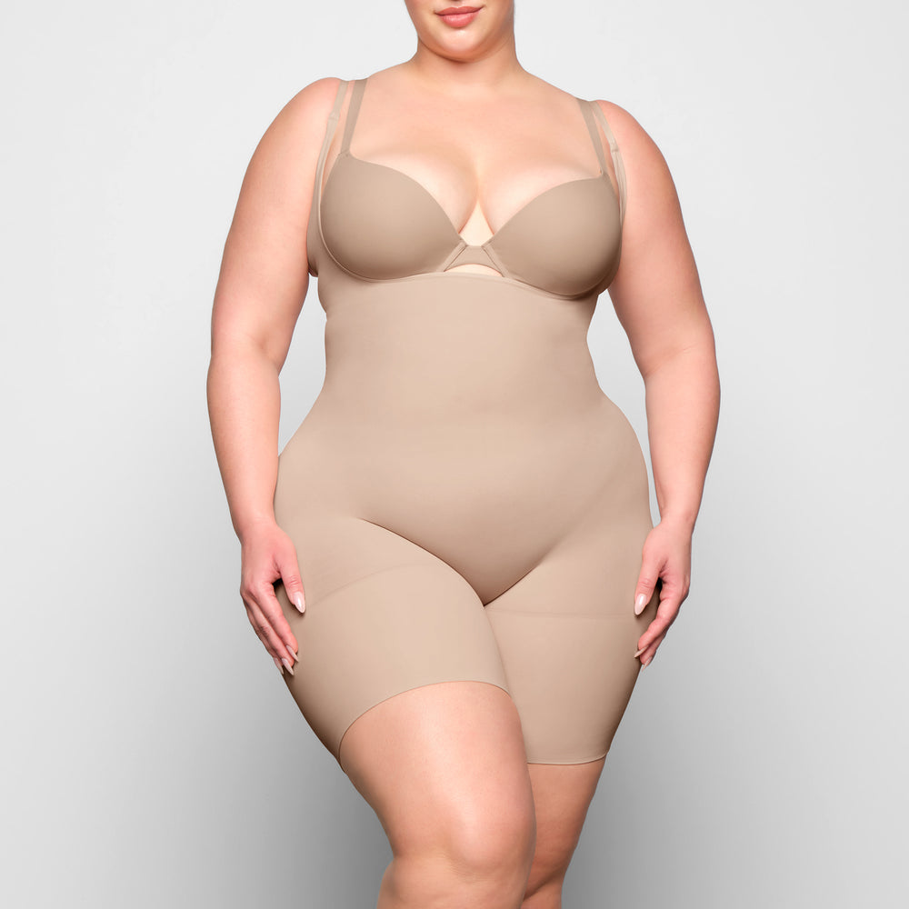 Skims BUTT ENHANCING Open Bust Bodysuit Beige | 79AVNCFOW