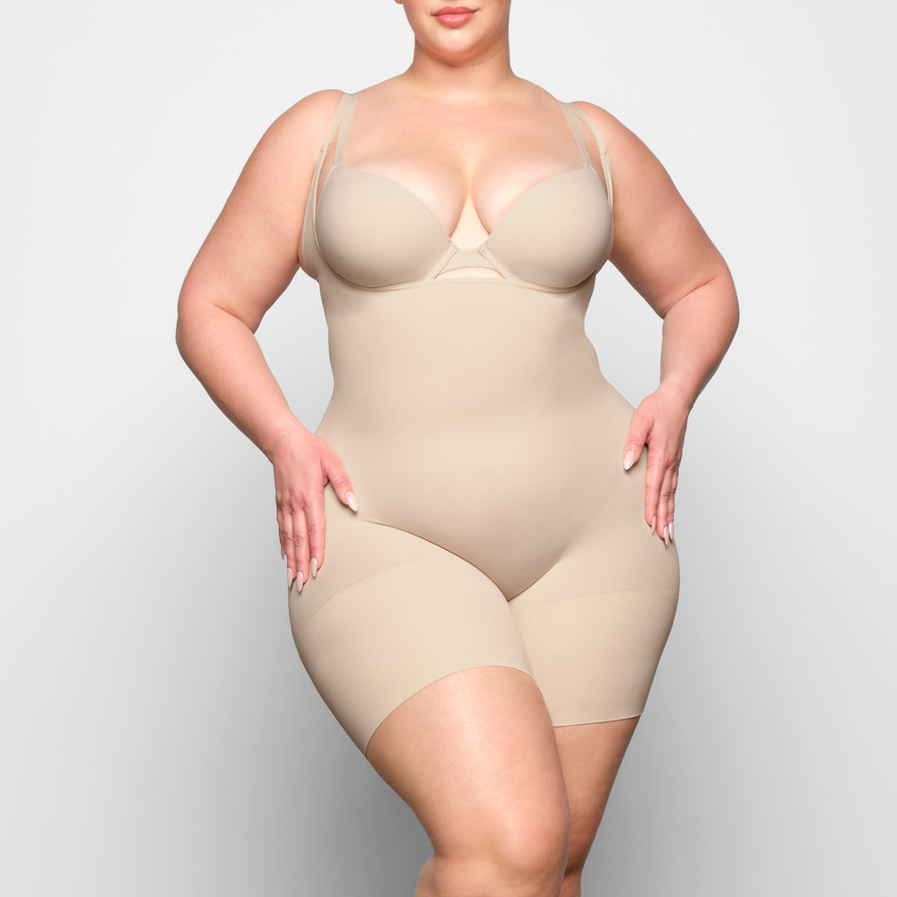 Skims BUTT ENHANCING Open Bust Bodysuit Bruin | 98SGKDTEB