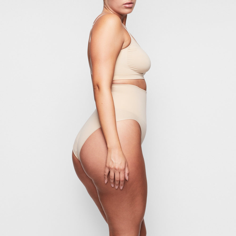 Skims CORE CONTROL Brief Beige | 98NIXTDKM