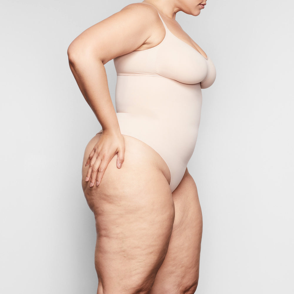 Skims CORE CONTROL Thong Beige | 64TCFKBIQ