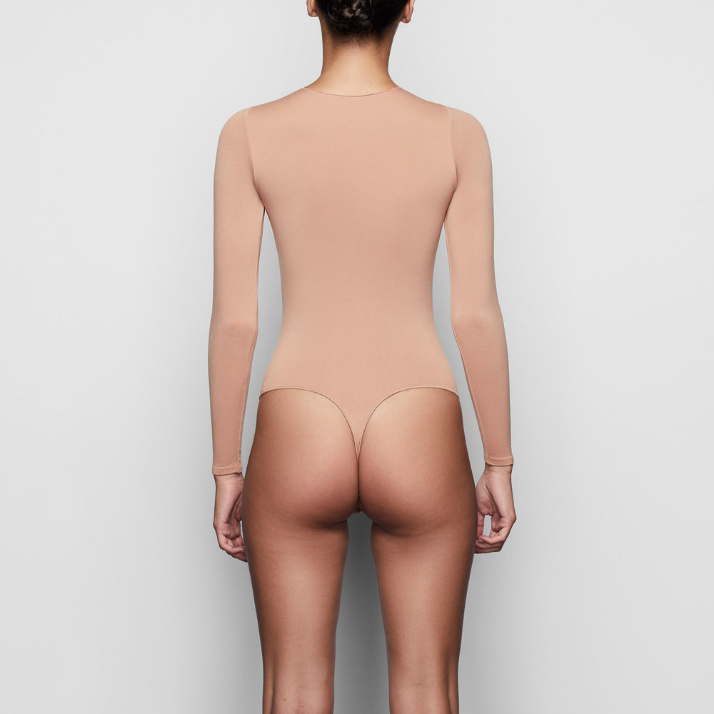 Skims ESSENTIAL CREW NECK Long Sleeve Bodysuit Abrikoos | 15CDXLUSO