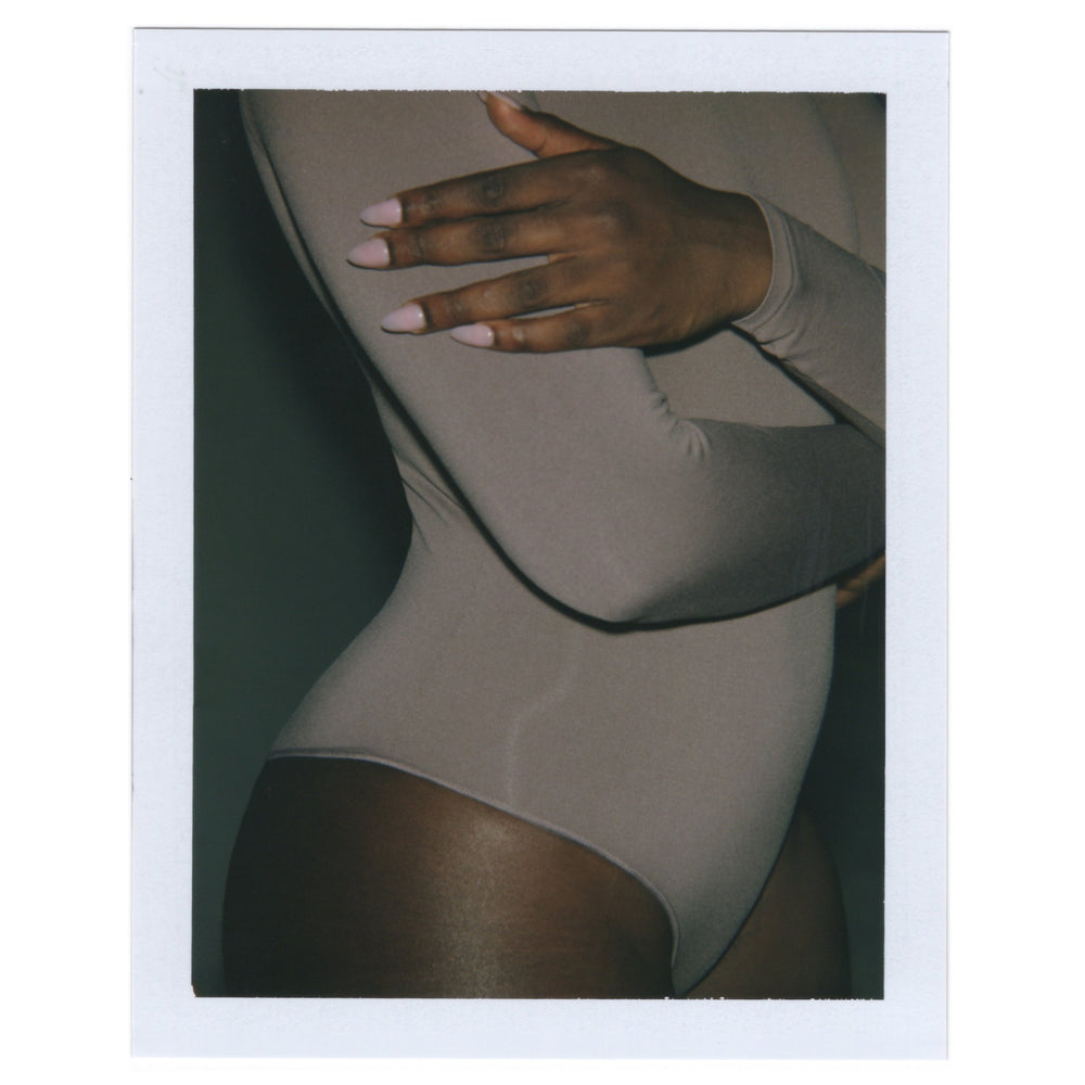 Skims ESSENTIAL CREW NECK Long Sleeve Bodysuit Zwart | 96WPXBKDG