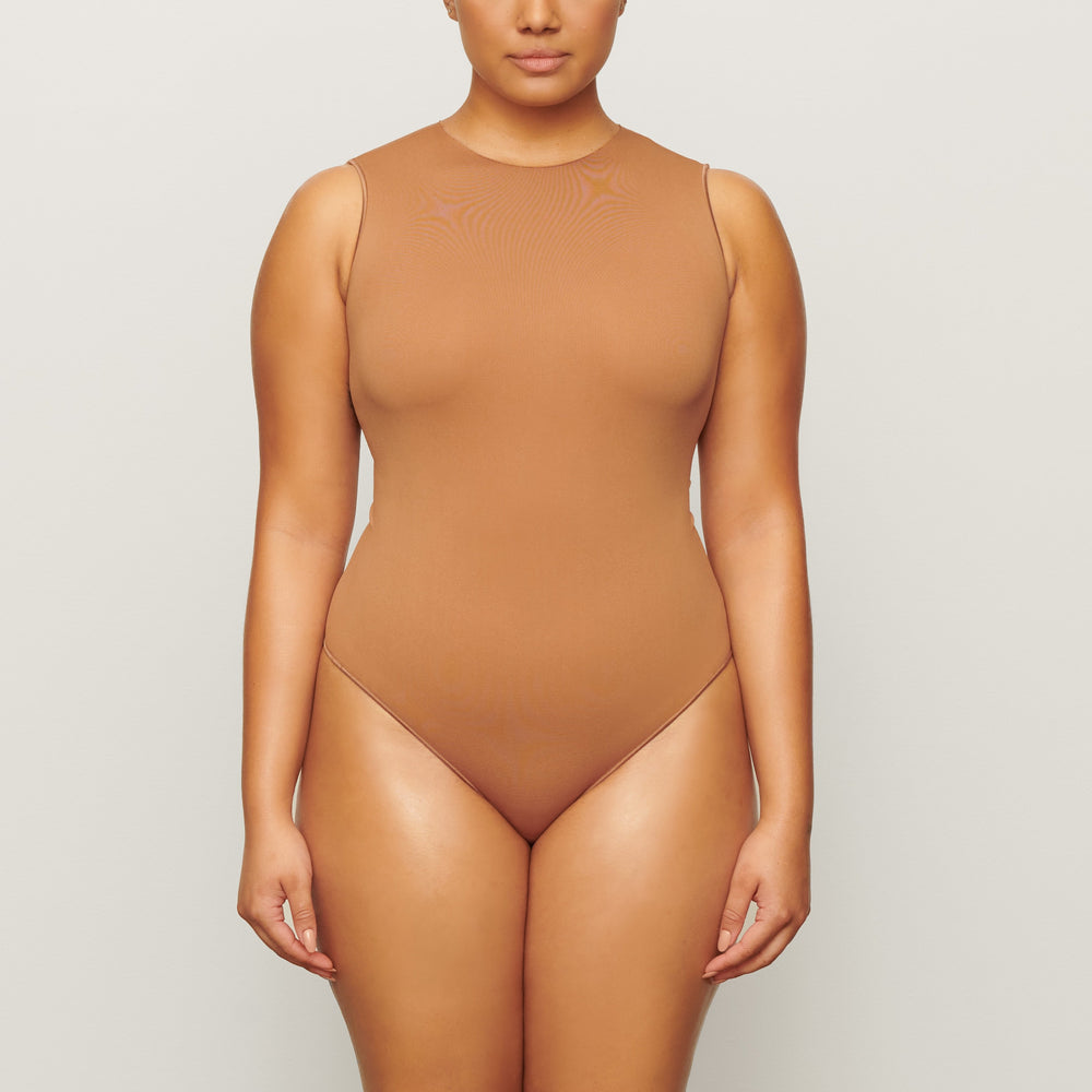 Skims ESSENTIAL CREW NECK Sleeveless Bodysuit Bruin | 23HIGQMEY