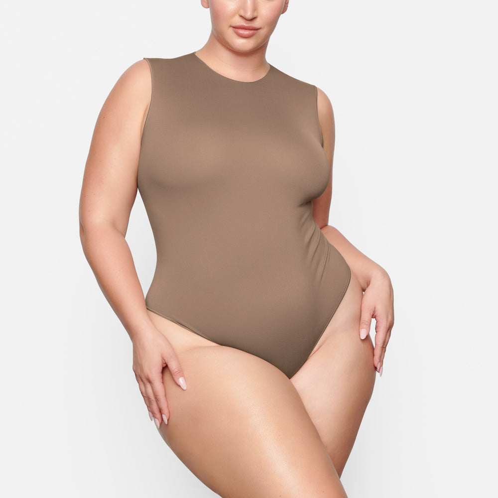 Skims ESSENTIAL CREW NECK Sleeveless Bodysuit Abrikoos | 80CKPJQHY