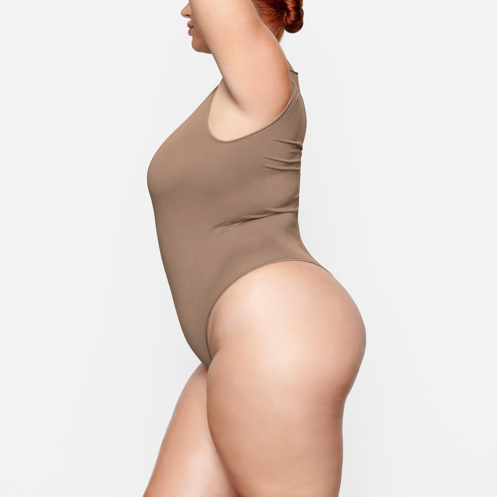 Skims ESSENTIAL CREW NECK Sleeveless Bodysuit Abrikoos | 80CKPJQHY
