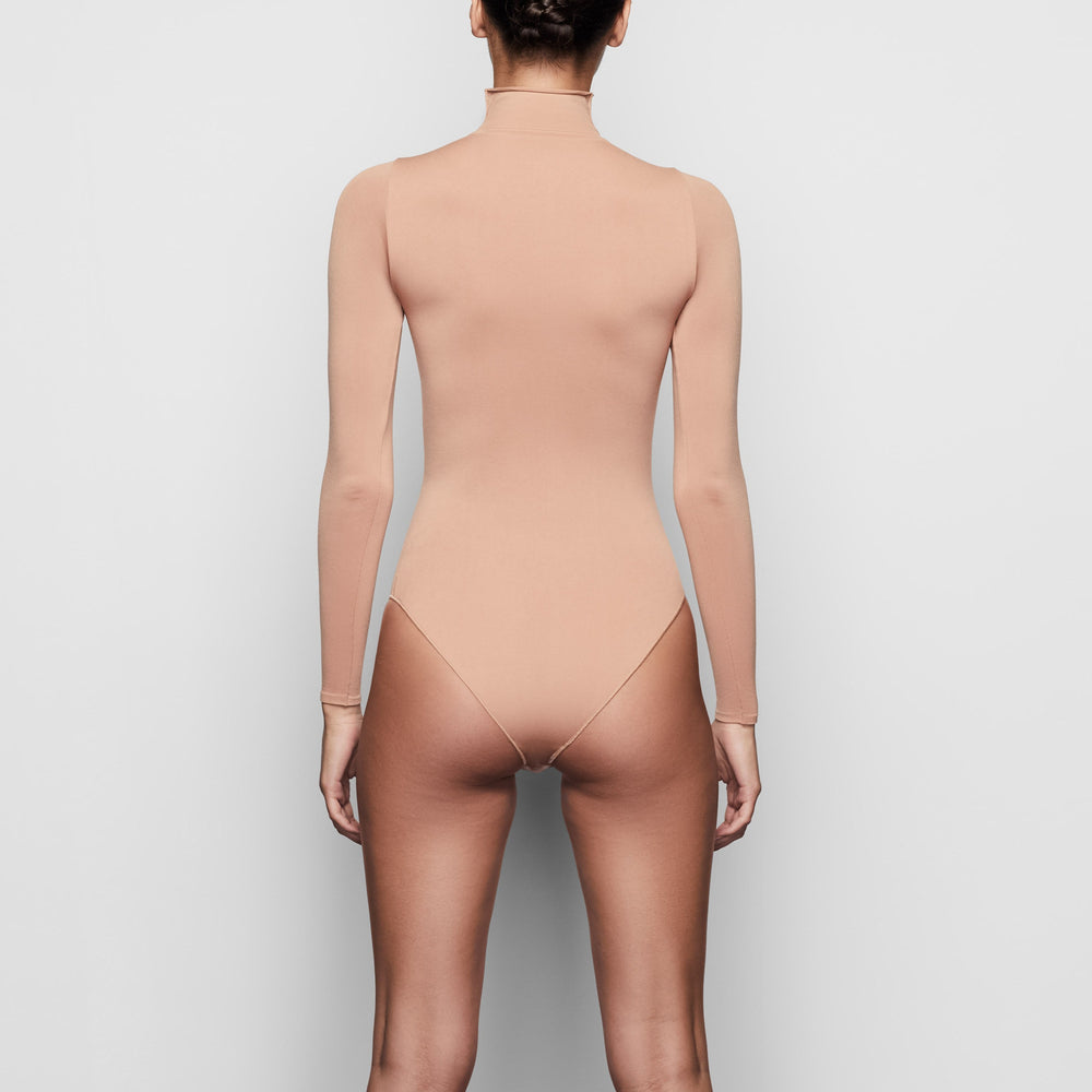 Skims ESSENTIAL MOCK NECK Long Sleeve Bodysuit Abrikoos | 61XLMDWEV