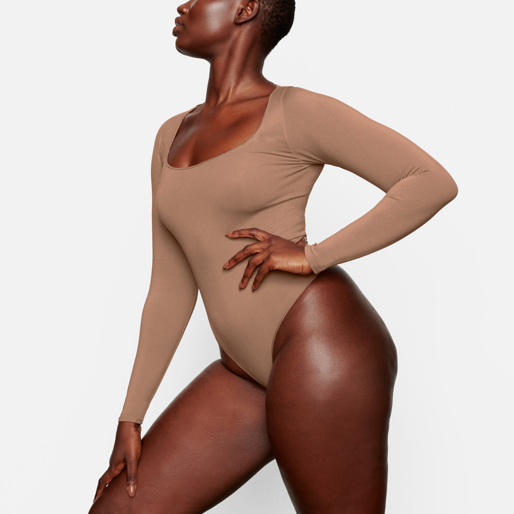 Skims ESSENTIAL SCOOP NECK Long Sleeve Bodysuit Abrikoos | 84HKQVFJU