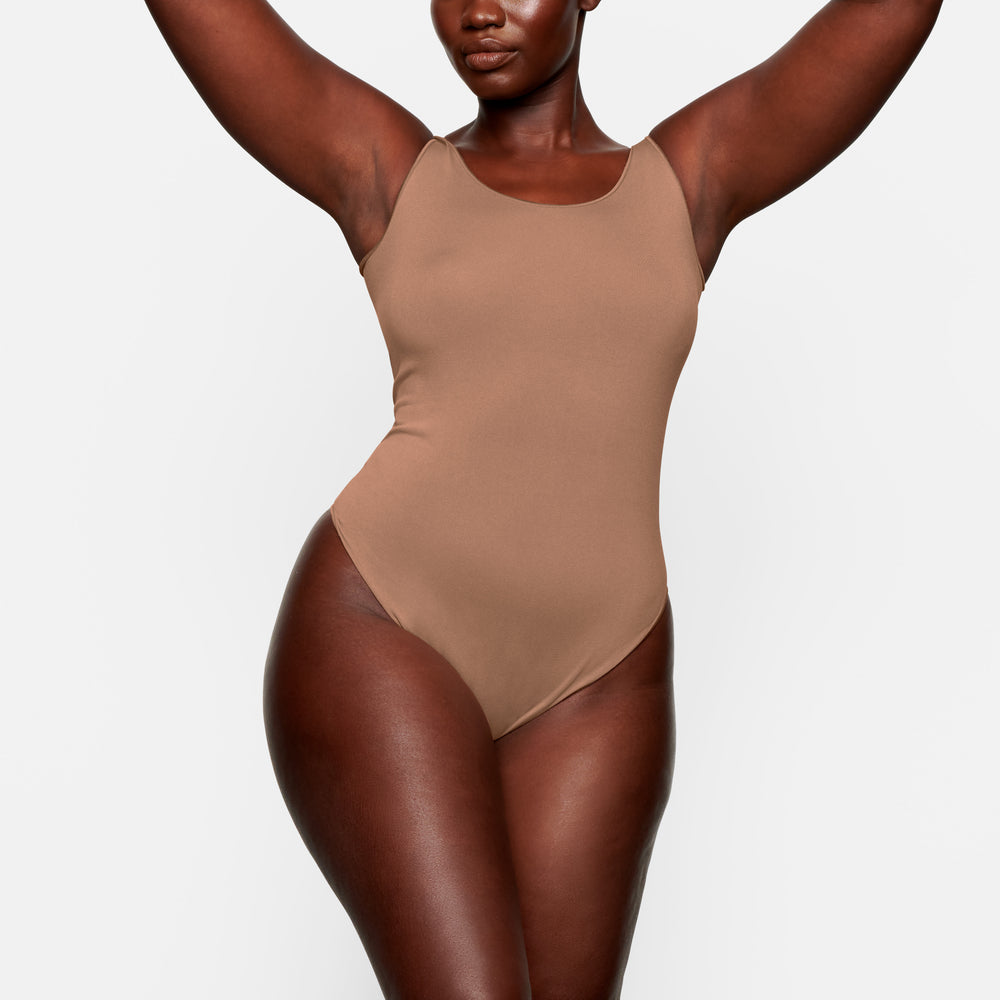 Skims ESSENTIAL Scoop Neck Bodysuit Abrikoos | 07LISWVKY