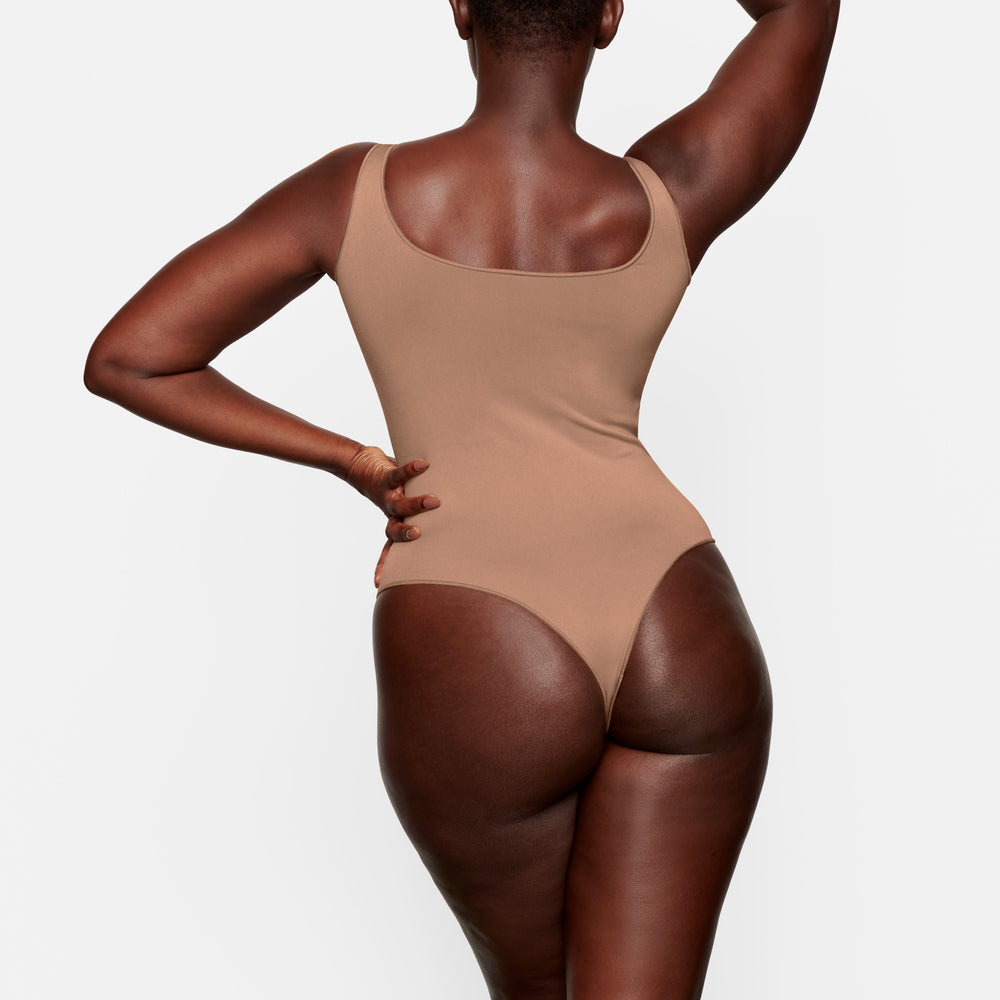 Skims ESSENTIAL Scoop Neck Bodysuit Abrikoos | 07LISWVKY