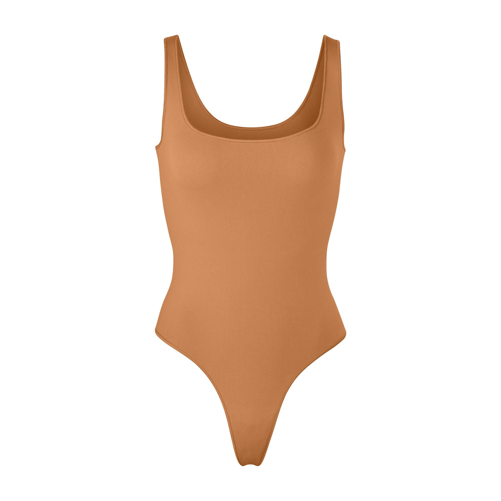 Skims ESSENTIAL Scoop Neck Bodysuit Bruin | 37SGNLECD