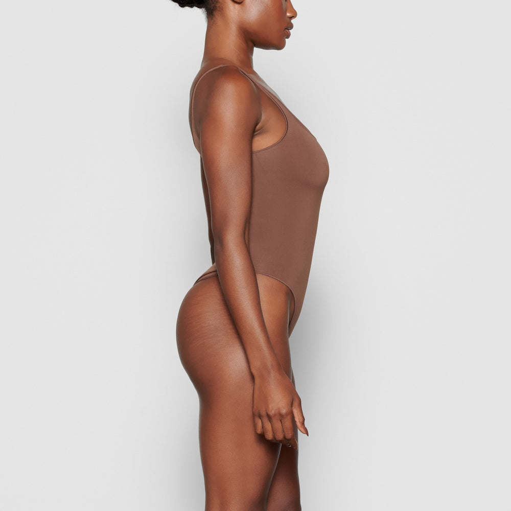 Skims ESSENTIAL Scoop Neck Bodysuit Koffie | 62GWVCYZU