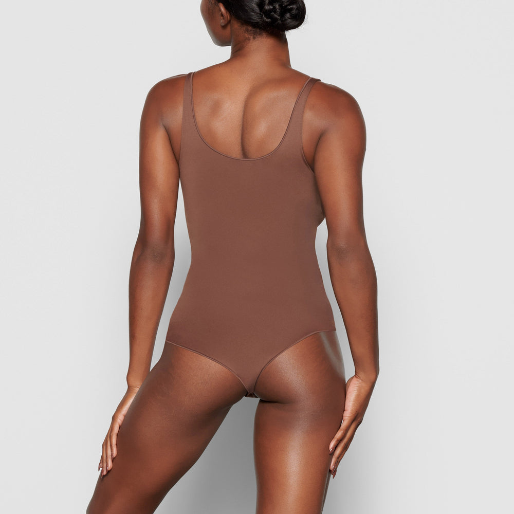 Skims ESSENTIAL Scoop Neck Bodysuit Koffie | 62GWVCYZU