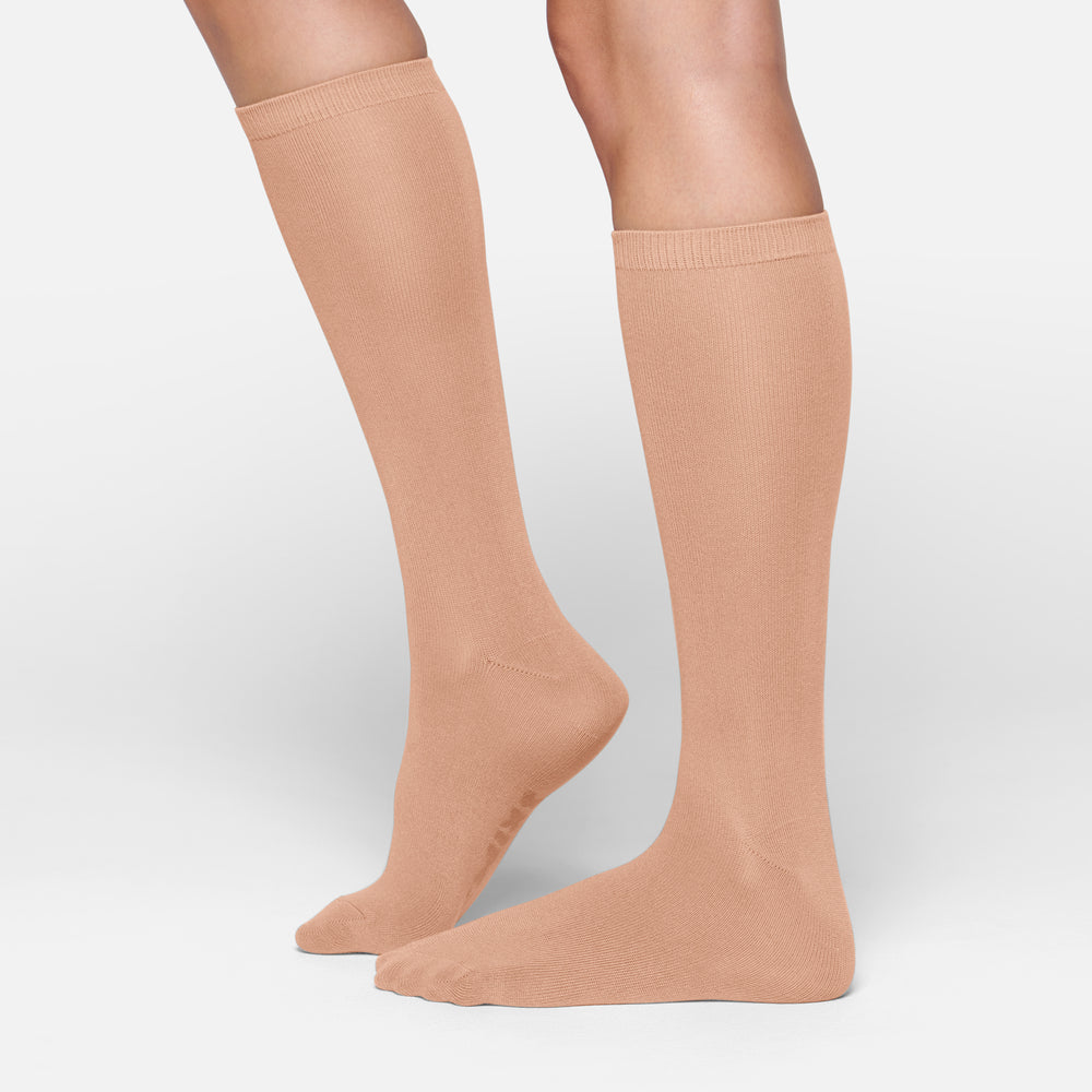 Skims EVERYDAY MID CALF Sokken Beige | 74QMPNGBY