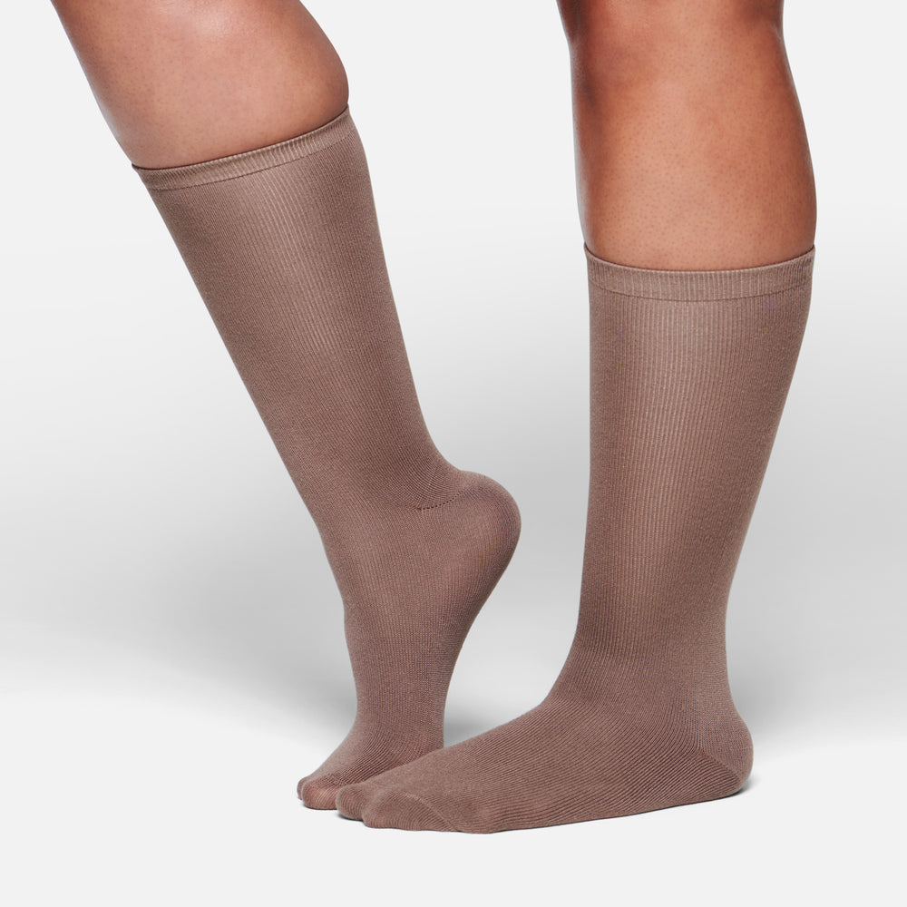 Skims EVERYDAY MID CALF Sokken Bruin | 62ZTMWQKR