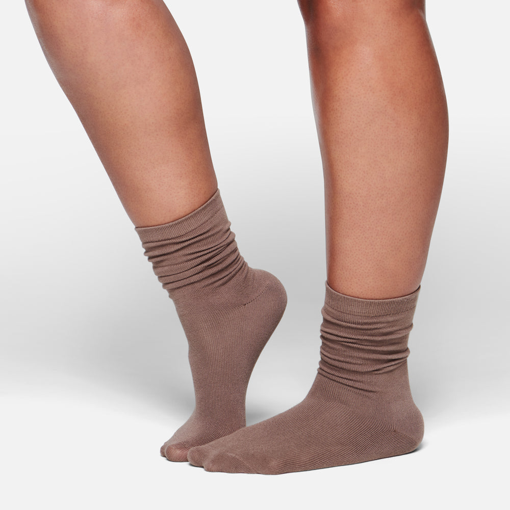Skims EVERYDAY MID CALF Sokken Bruin | 62ZTMWQKR