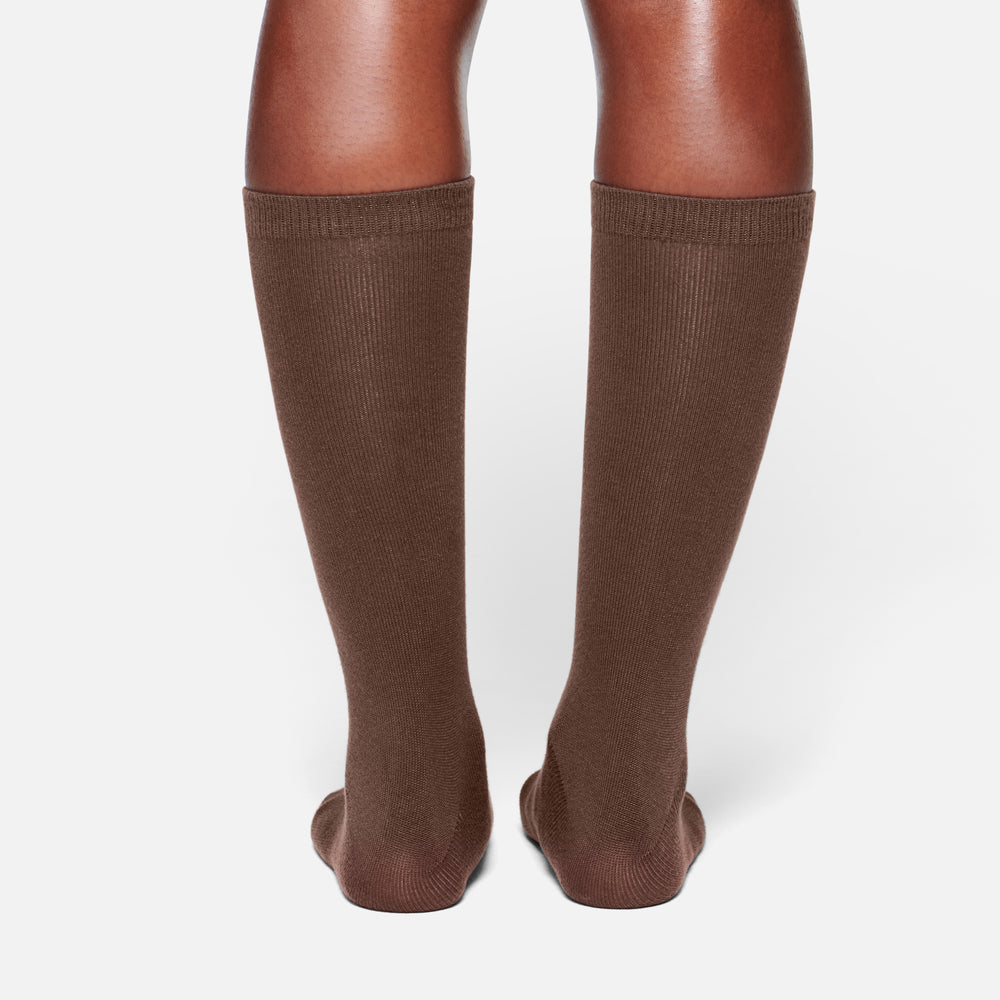 Skims EVERYDAY MID CALF Sokken Chocola | 28OCDYFRE