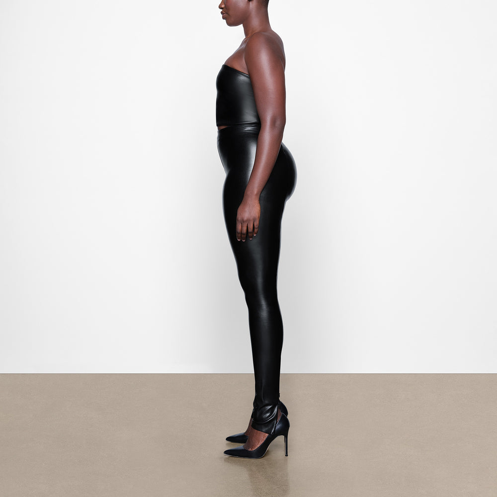 Skims FAUX LEATHER Bandeau Top Zwart | 24FWKXVDU