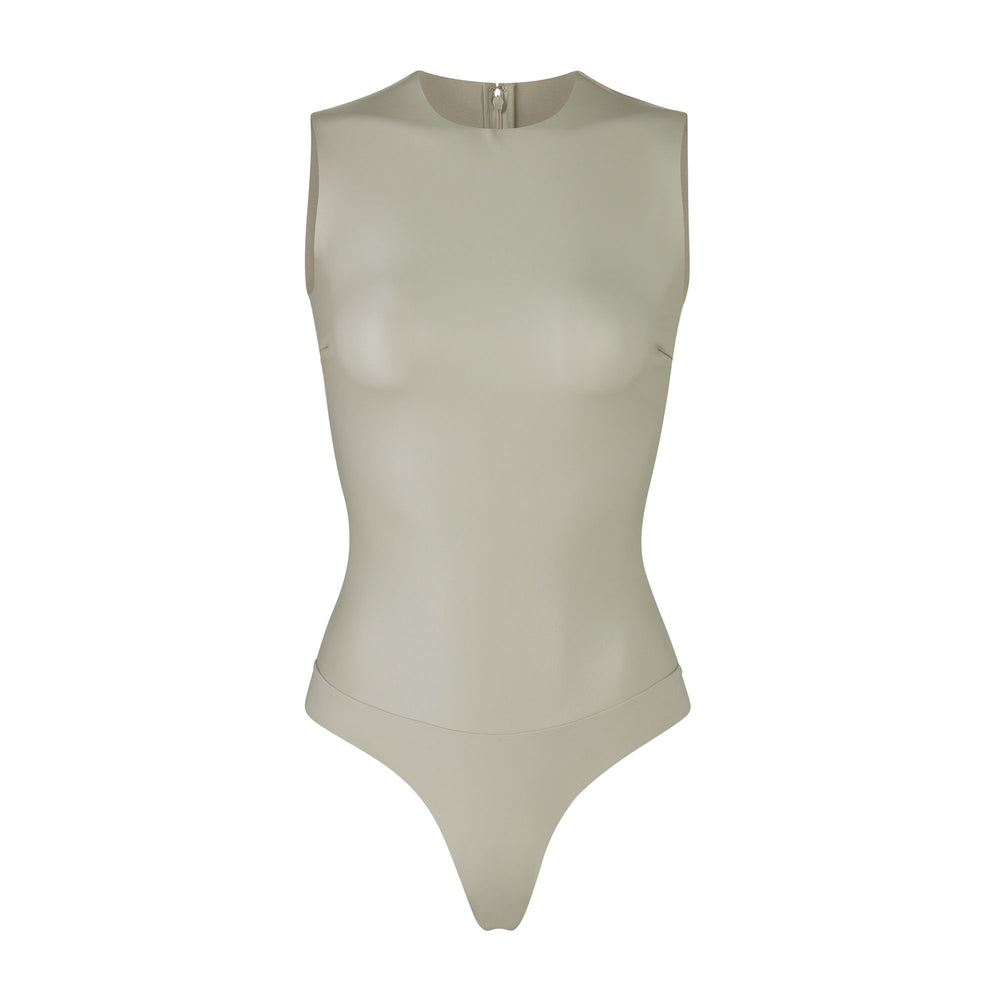 Skims FAUX LEATHER Crew Neck Bodysuit Wit | 90DAXMSOV