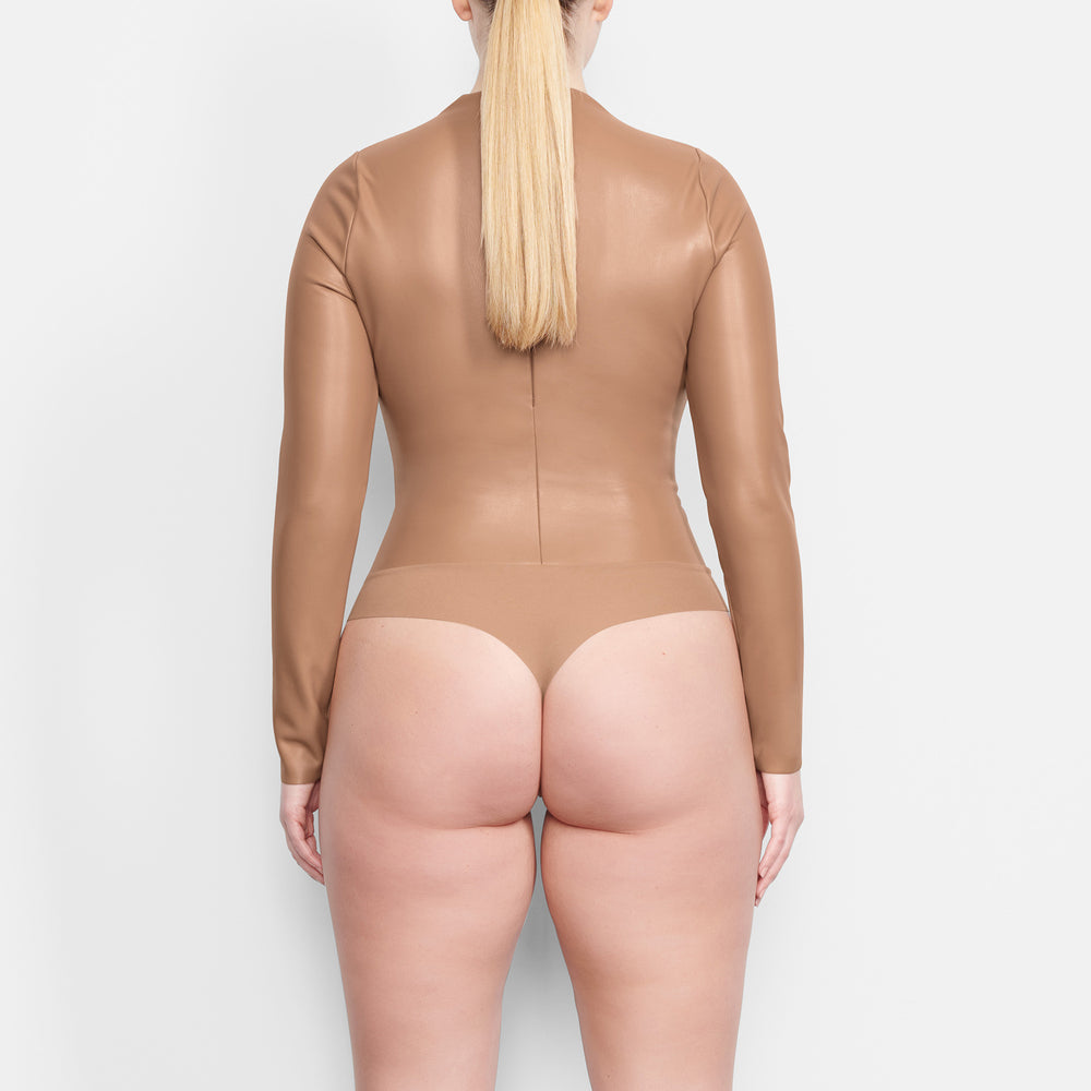 Skims FAUX LEATHER Mock Neck Bodysuit Abrikoos | 04PVXIMRL
