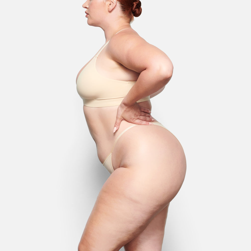 Skims FITS EVERYBODY CHEEKY STRING Bikini Bruin | 28OUTAYFL