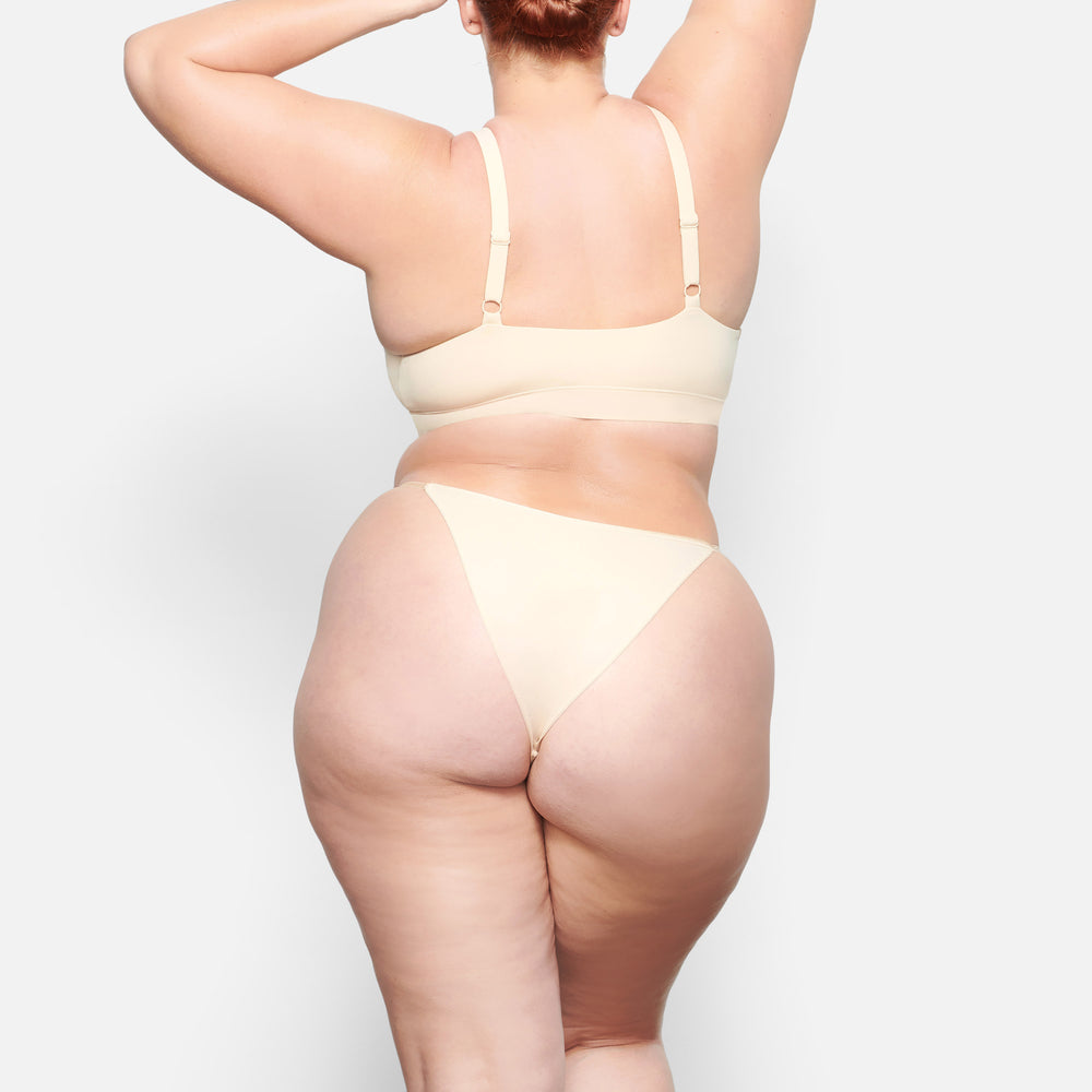 Skims FITS EVERYBODY CHEEKY STRING Bikini Bruin | 28OUTAYFL