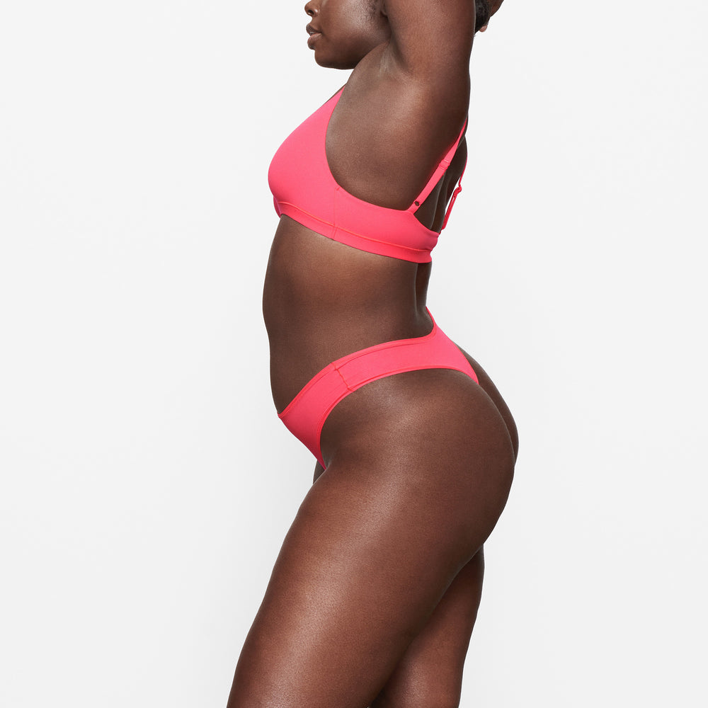 Skims FITS EVERYBODY Thong Roze | 80YLPIVDA