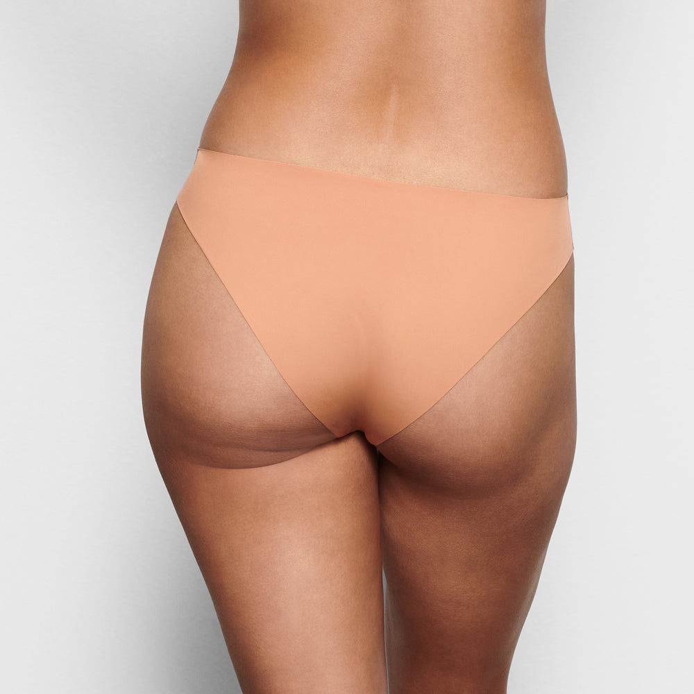 Skims FREE CUT MID WAIST Tanga Beige | 37PVMLXSG