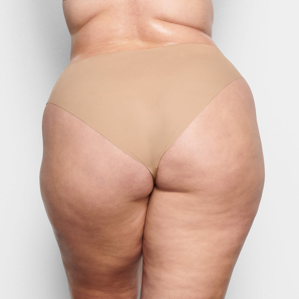 Skims FREE CUT MID WAIST Tanga Beige | 64DGEZSAW