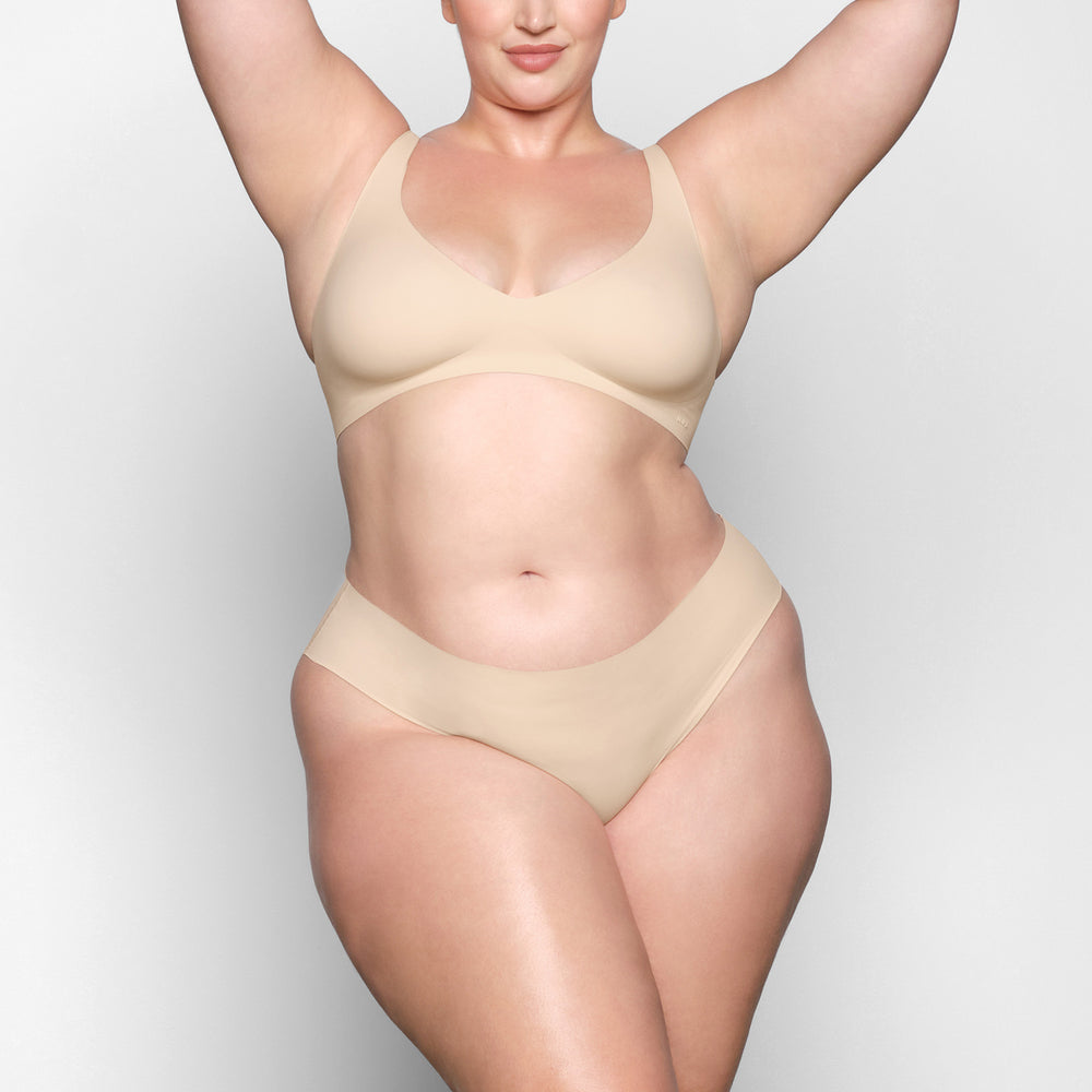 Skims FREE CUT MID WAIST Tanga Bruin | 98QFHIBMJ