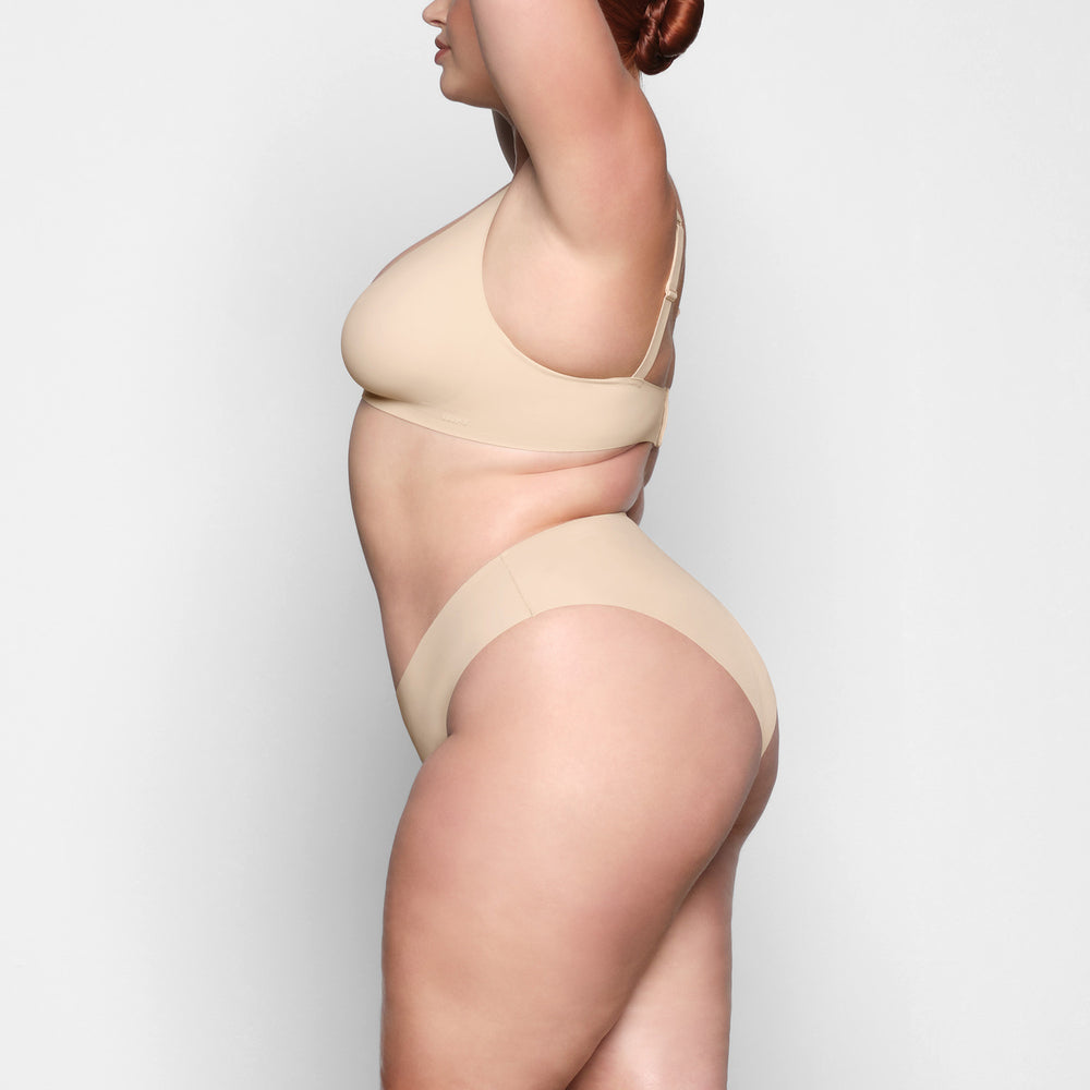 Skims FREE CUT MID WAIST Tanga Bruin | 98QFHIBMJ