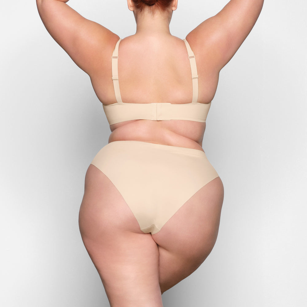 Skims FREE CUT MID WAIST Tanga Bruin | 98QFHIBMJ