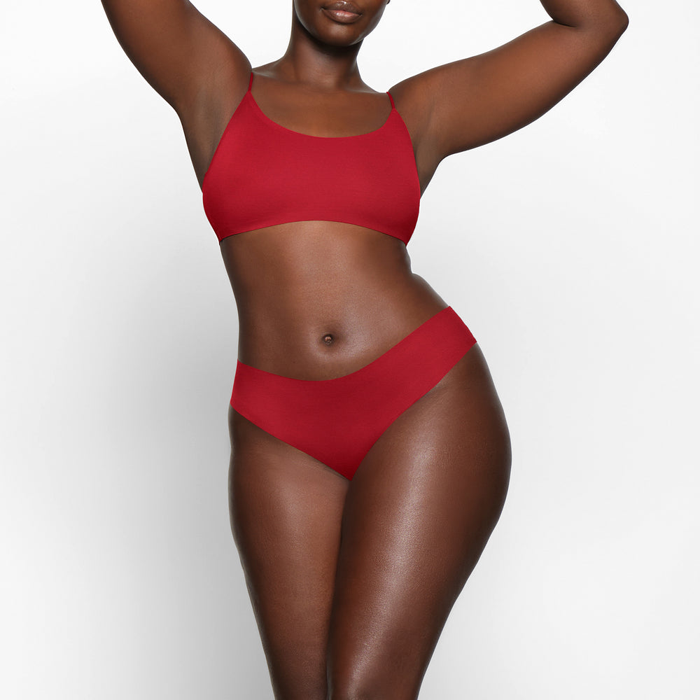 Skims FREE CUT MID WAIST Tanga Donkerrood | 51WONPEQD