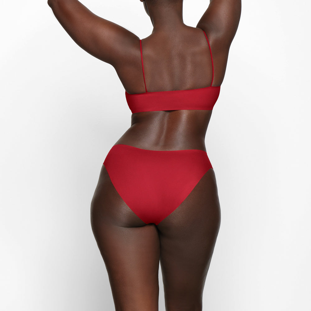 Skims FREE CUT MID WAIST Tanga Donkerrood | 51WONPEQD