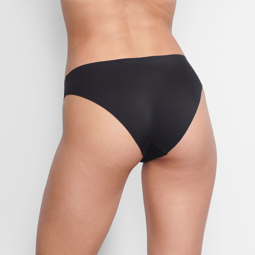 Skims FREE CUT MID WAIST Tanga Zwart | 04JCIOSPE