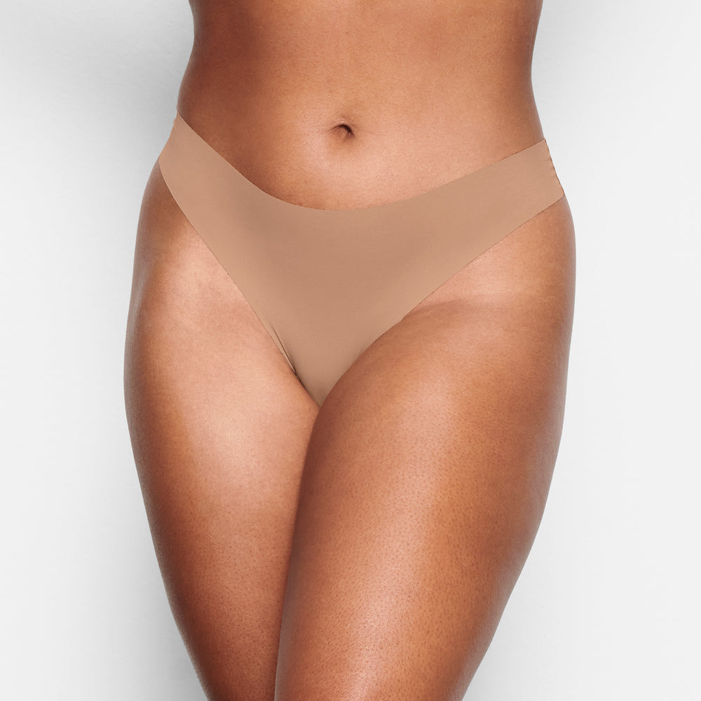Skims FREE CUT MID WAIST Thong Abrikoos | 40LYFQWSK