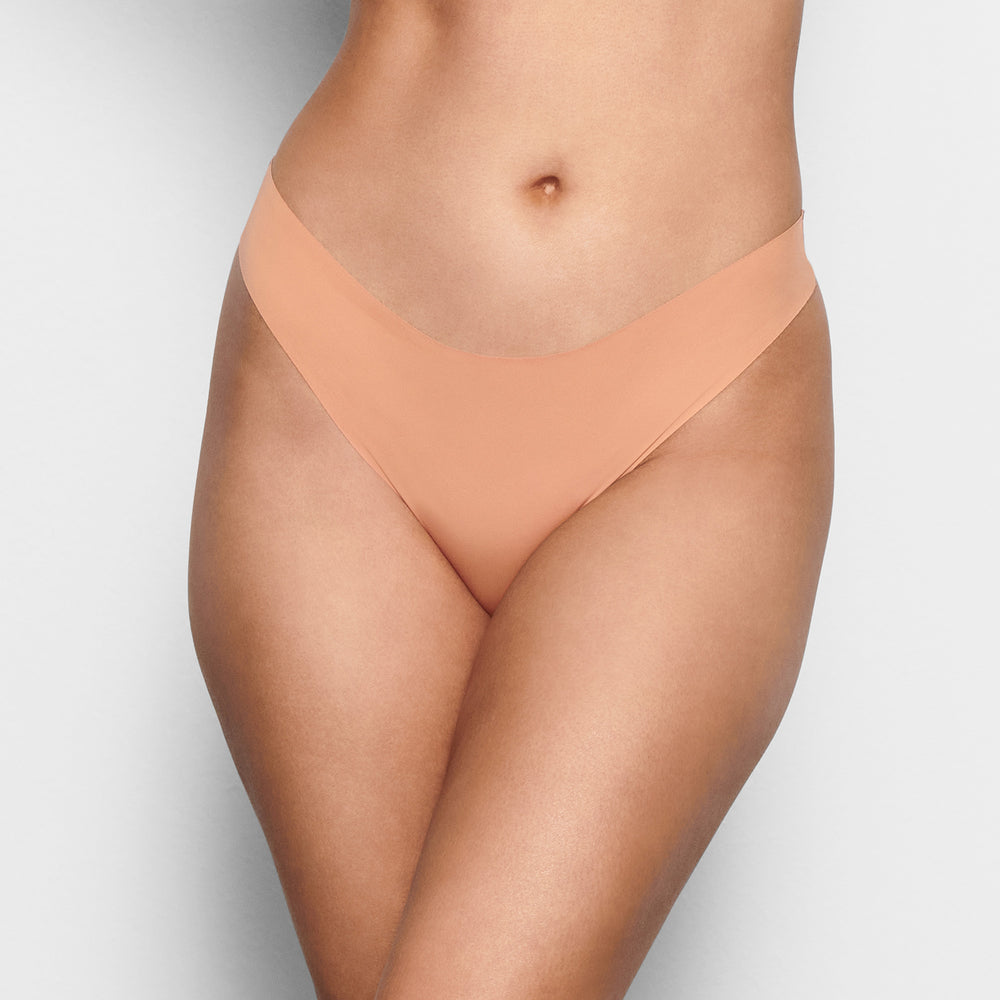 Skims FREE CUT MID WAIST Thong Beige | 62EHJAPST