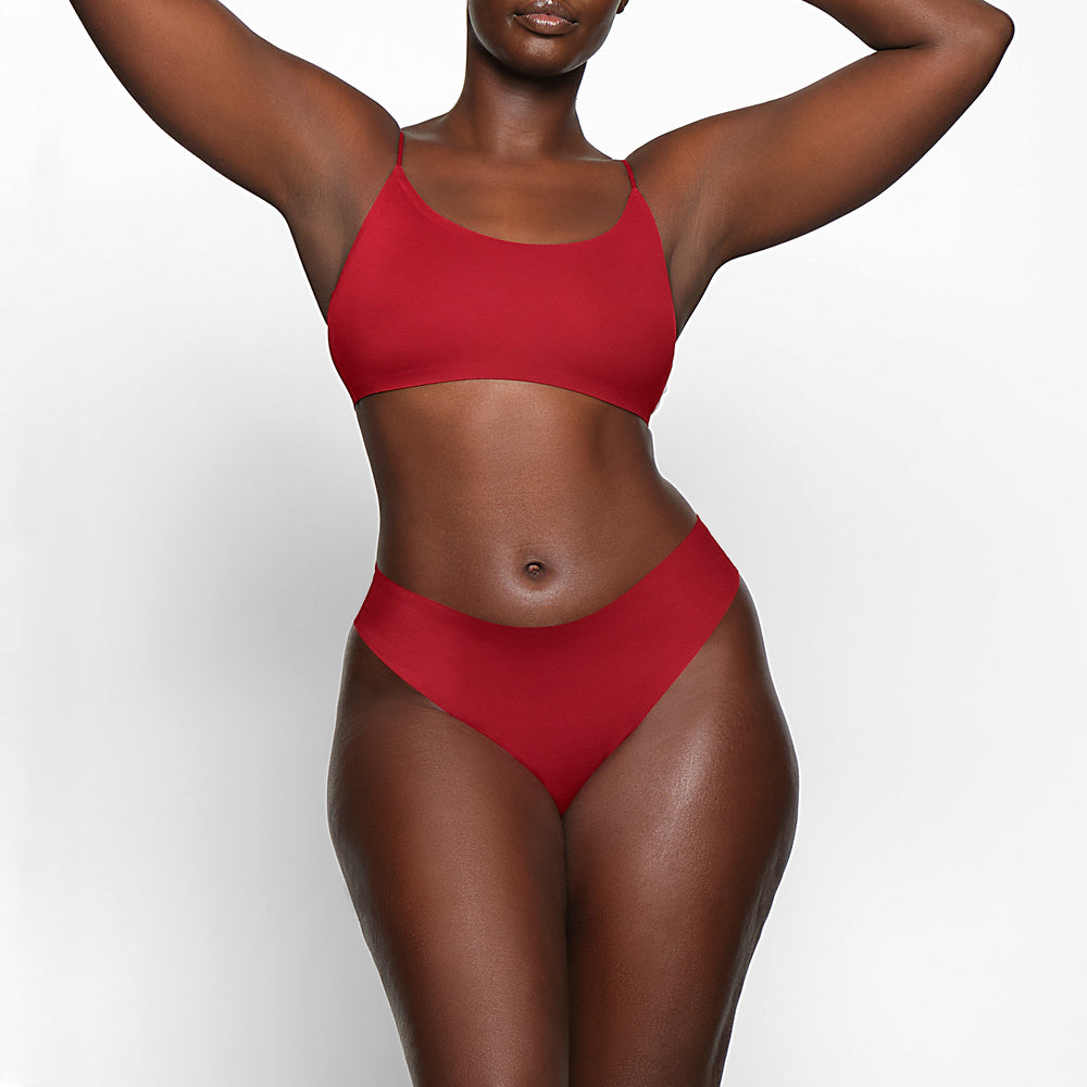 Skims FREE CUT MID WAIST Thong Donkerrood | 06OFLAJGT