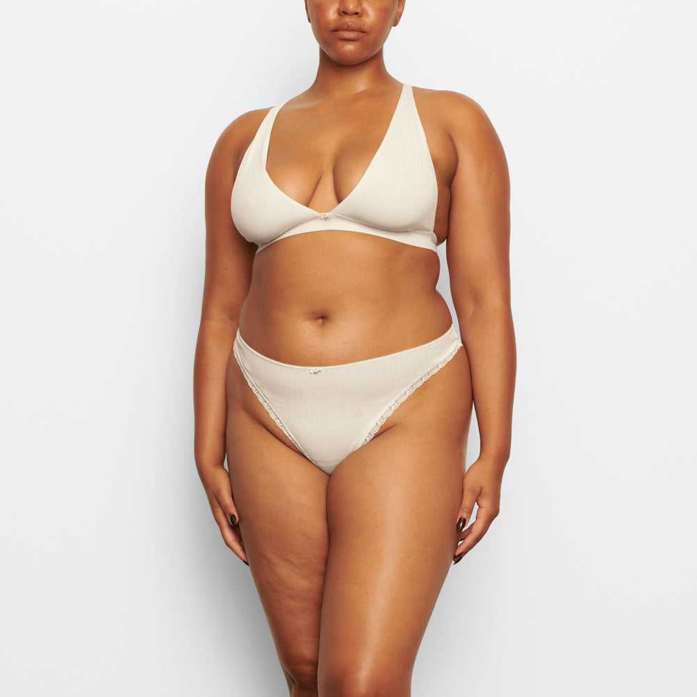Skims LACE POINTELLE Thong Wit | 64ZXCOBIT