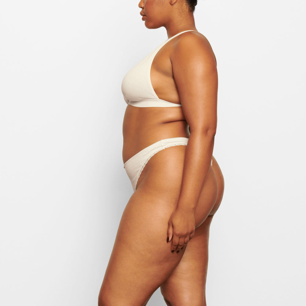 Skims LACE POINTELLE Thong Wit | 64ZXCOBIT